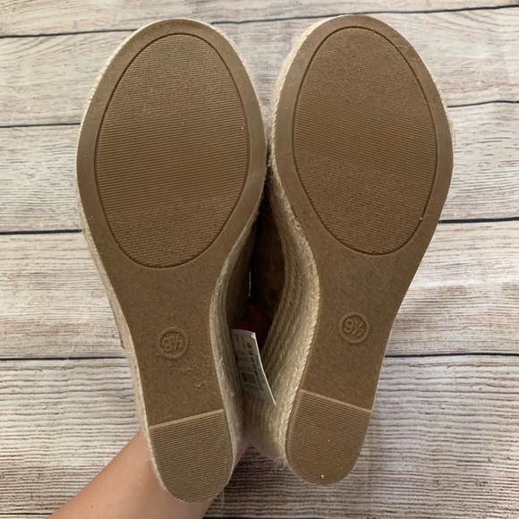 Universal Thread Espadrille Shield Wedges - Picture 6 of 8